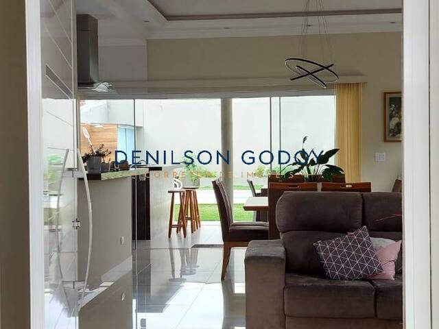 Sobrado para Venda em Caraguatatuba - 5